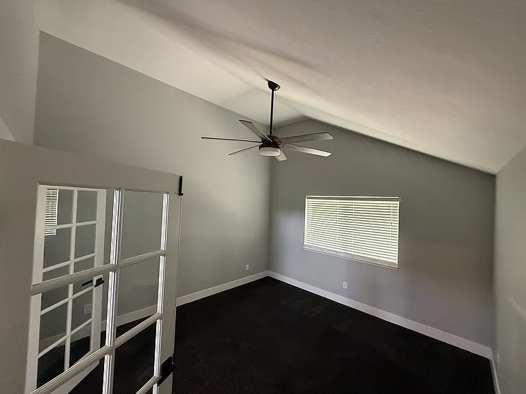 907 Elm St — Photo 12