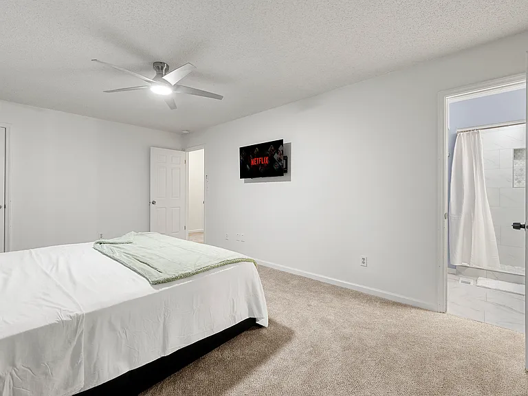 Bell Dr SE — Photo 10