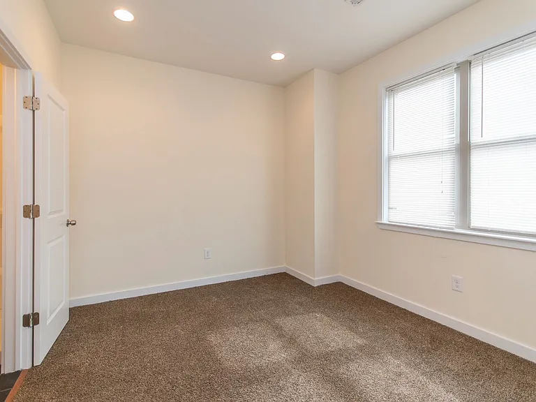 1612 N Sydenham St — Photo 10