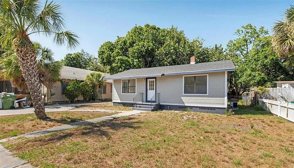 2 bed, 1.0 bath, 884 sqft, $2,050 — Photo 2