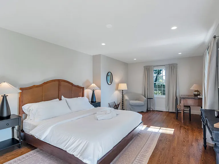 6045 Sound Ave — Photo 21