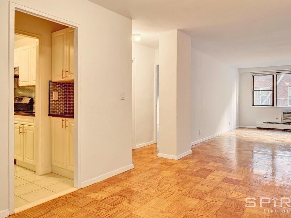 2nd image of 435 W 57th St APT 4M