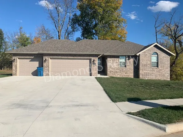 2002 N 26th St, Ozark, MO 65721