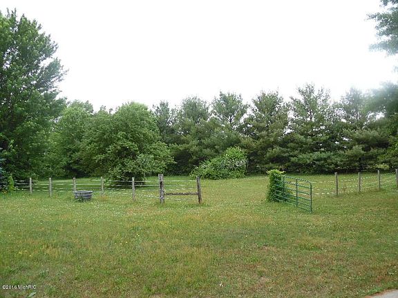 3rd image of 67941 Yankee Ln