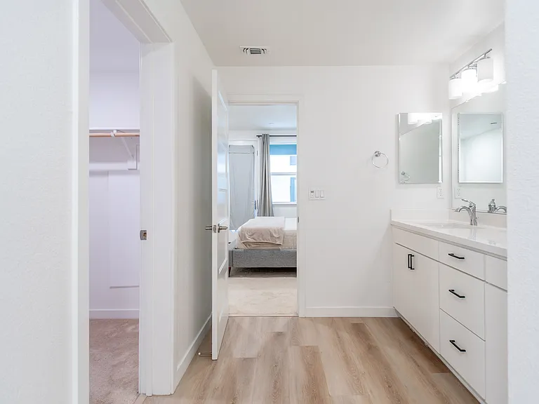 882 Slate Pl — Photo 4