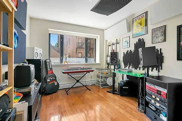 Sold by Compass | media 3