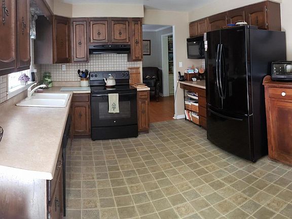3rd image of 146 Jackson Dr