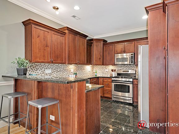 4th image of 1890 N Milwaukee Ave APT 2B