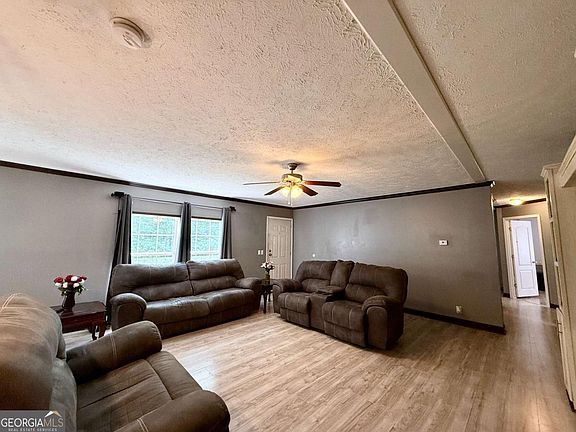 3rd image of 1048 Robin Hood Dr