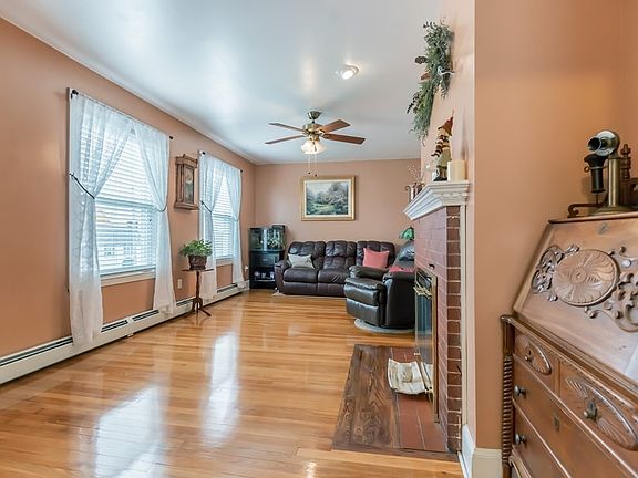 3rd image of 1085 Essex St