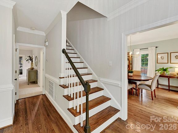 4th image of 10341 Avondale Ave