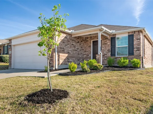 1420 Waggoner Dr, Crossroads, TX 76227