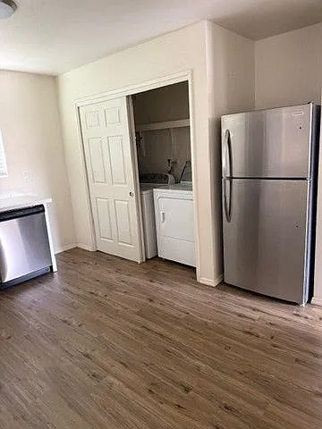 2 bed, 1.0 bath, 837 sqft, $1,195 — Photo 1