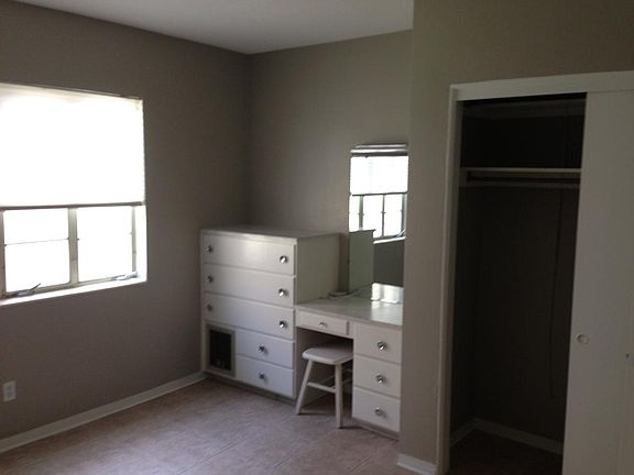 4th image of 230 Mirror Lake Dr N APT B1