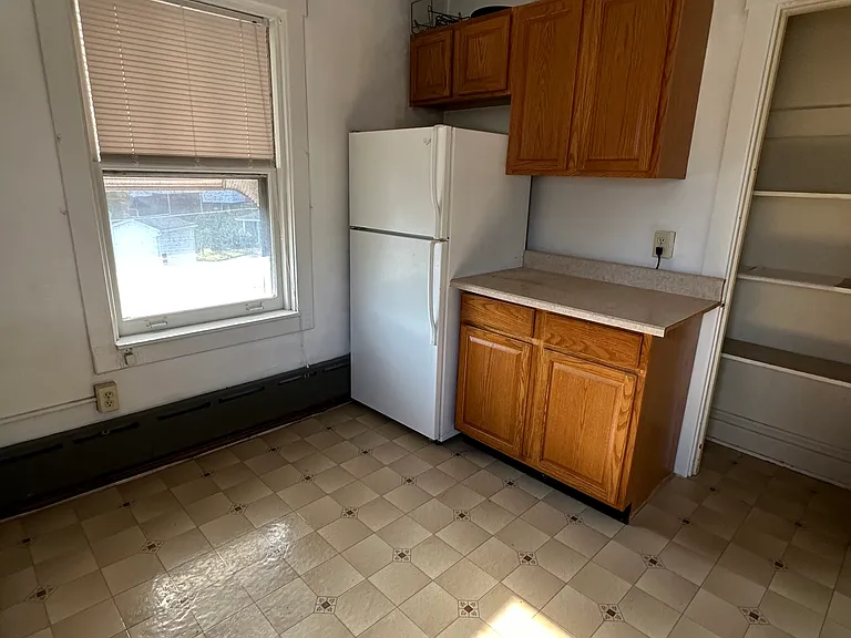 2 E Elm St — Photo 7