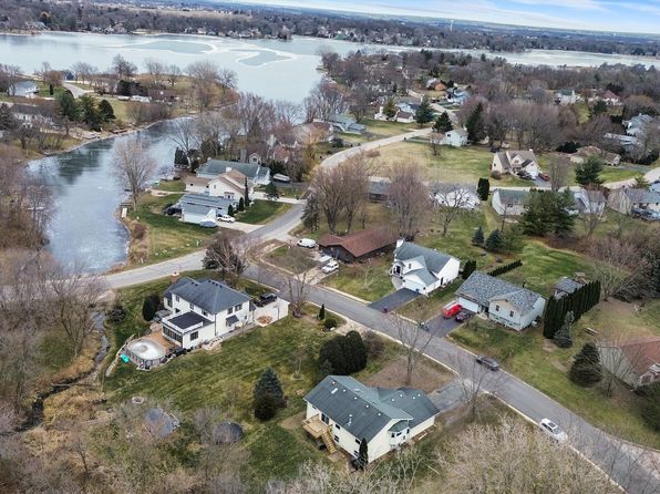 105 Constitution Dr SW, Poplar Grove, IL 61065