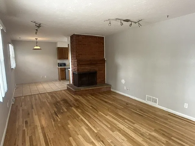 1234 W Prospect Rd — Photo 3