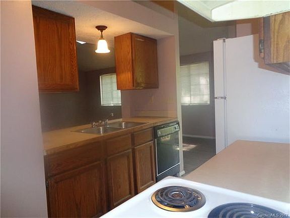 3rd image of 7944 Monfreya Ct