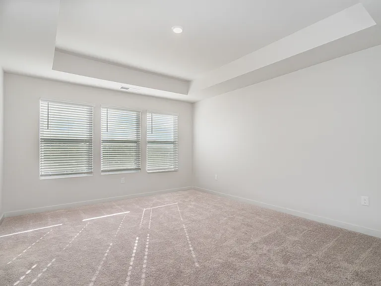 585 Lyness Dr — Photo 17