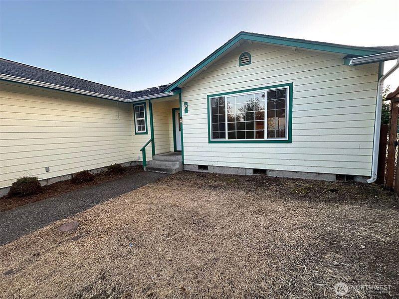 3rd image of 2111 Laurel St