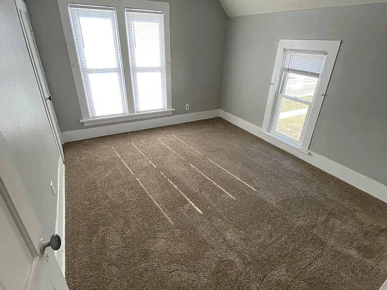 540 8th Ave — Photo 24