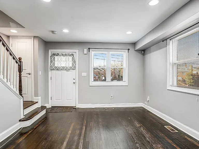 812 Burns St SE — Photo 63