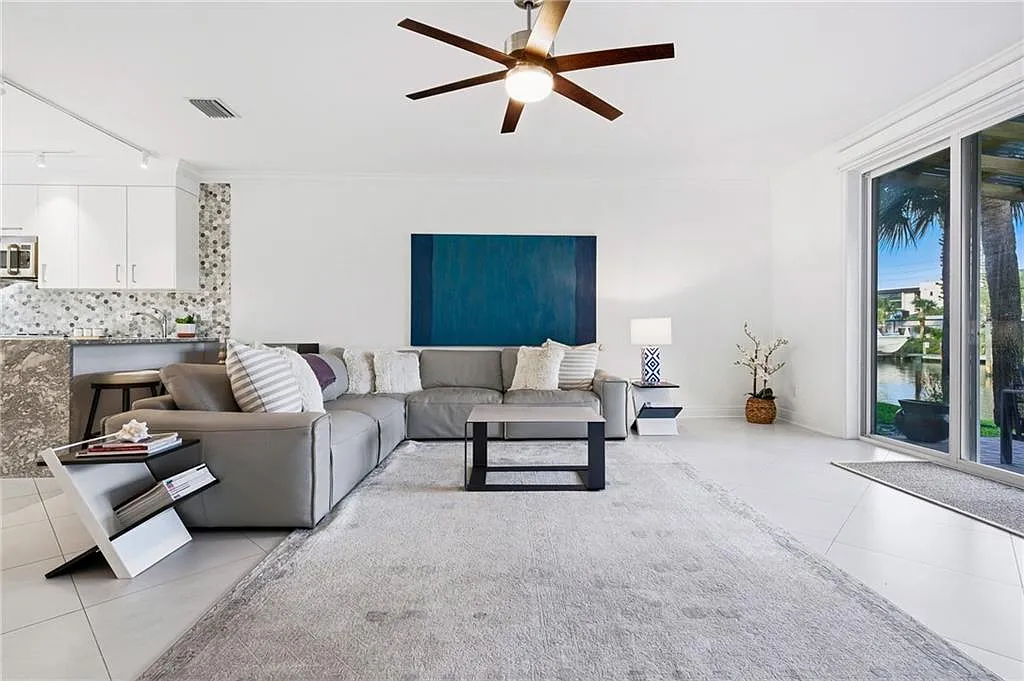 3 bed, 3.5 bath, 2097 sqft, $6,000 — Photo 4