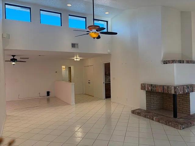 3 bed, 1917 sqft, $4,450 — Photo 4