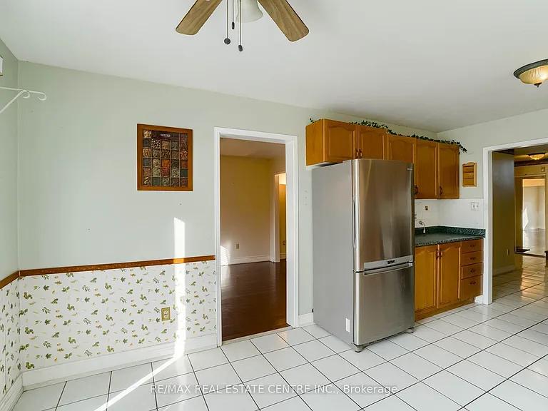 3725 Althorpe Cir N — Photo 15