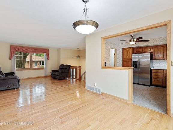 4th image of 802 Bartlett Ter