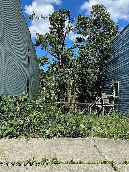 4th image of 103 Sherman Street
