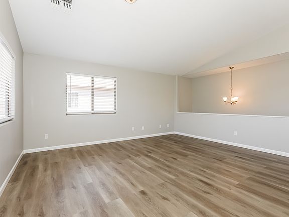 4th image of 146 W Brangus Way