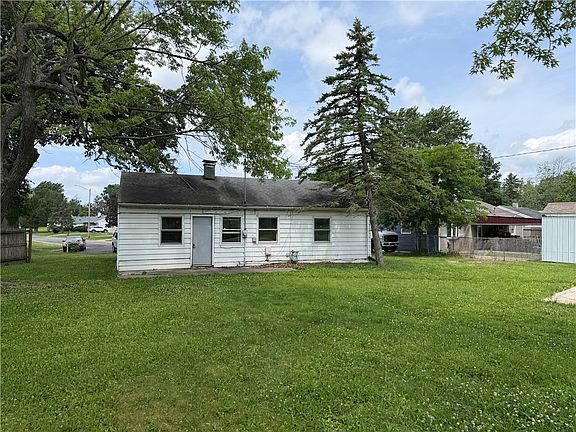 3rd image of 214 Lindenwood Dr