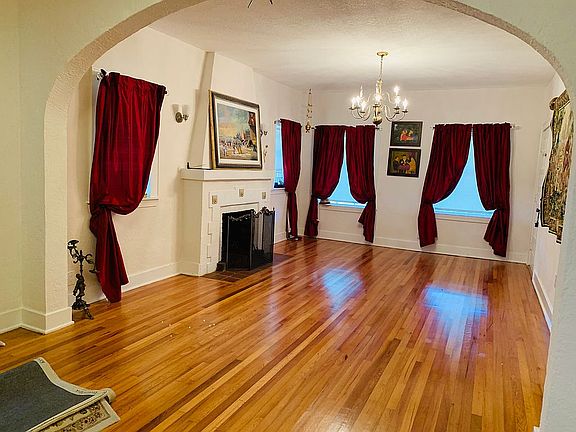 3rd image of 918 Ferdinand St