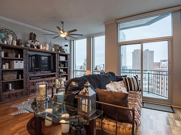 5th image of 500 Throckmorton St APT 1512