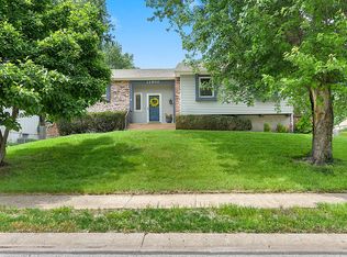 12900 S Raintree Dr, Olathe, KS 66062