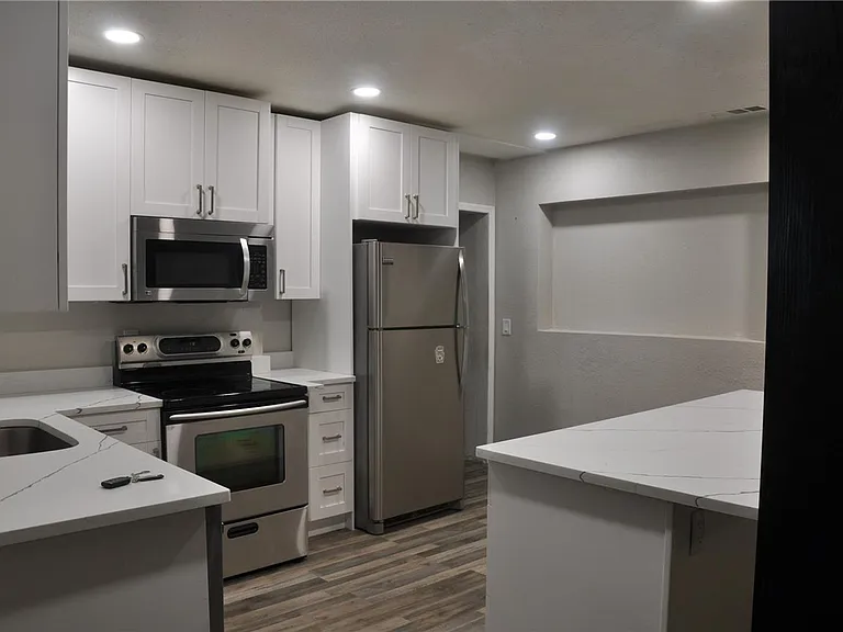 411 E Adalee St — Photo 3