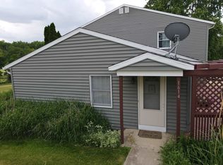 1614 E Stonehenge Dr, Sycamore, IL 60178