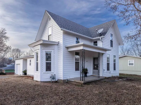 601 Nebraska Ave, Holton, KS 66436