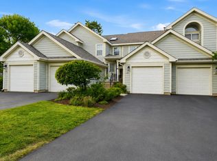 184 W Hamilton Dr, Palatine, IL 60067