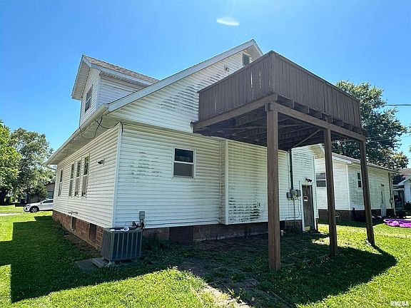 2nd image of 2036 Herbert St