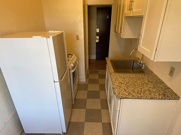 5th image of 2232 Ivy Dr #2