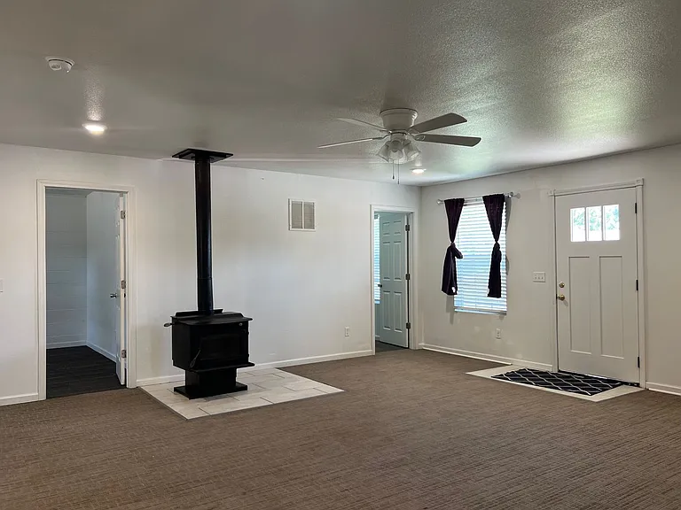 4400 Swede Ln — Photo 2