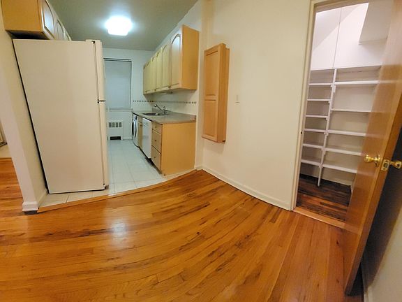 3rd image of 20910 34th Ave Floor 1