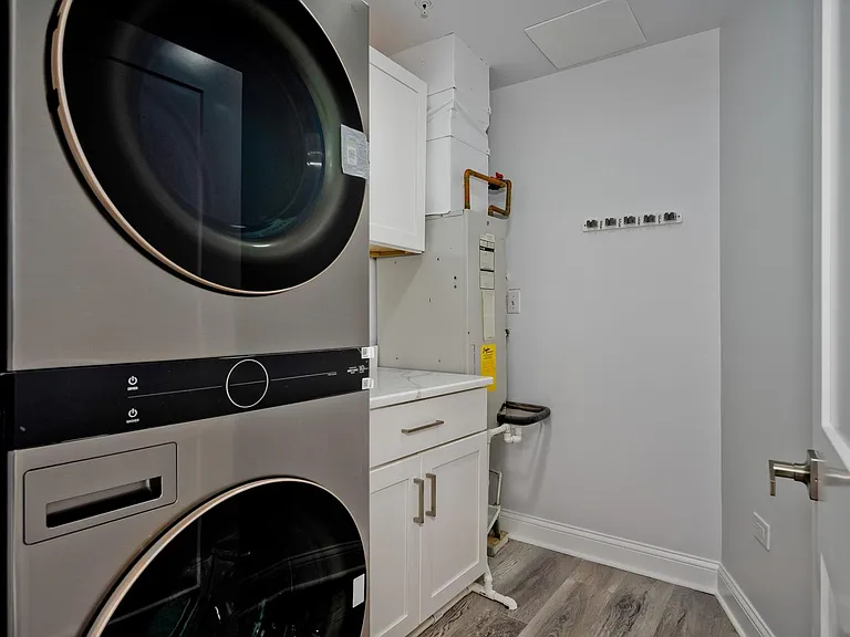 1800 Dewes St #305 — Photo 22