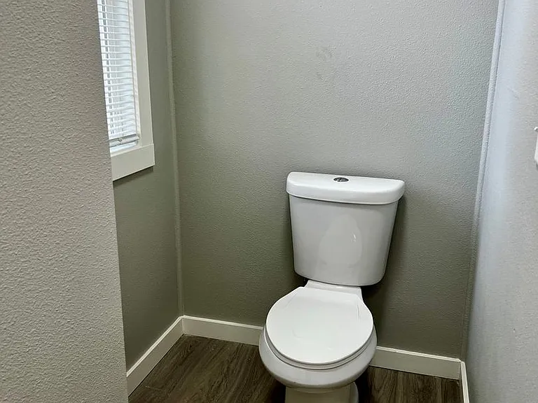 401 NW Bailey Ave #201 — Photo 21
