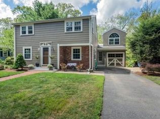 59 Canterbury Rd, Lynnfield, MA 01940