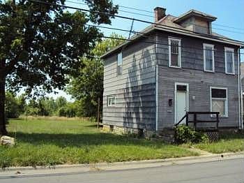 2nd image of 671 E Woodrow Ave