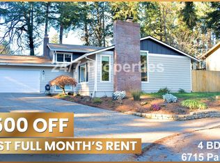 6715 Parkway Dr, Gladstone, OR