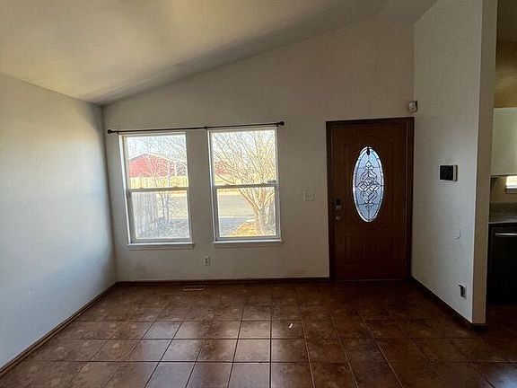 3rd image of 2512 Aspen Ave